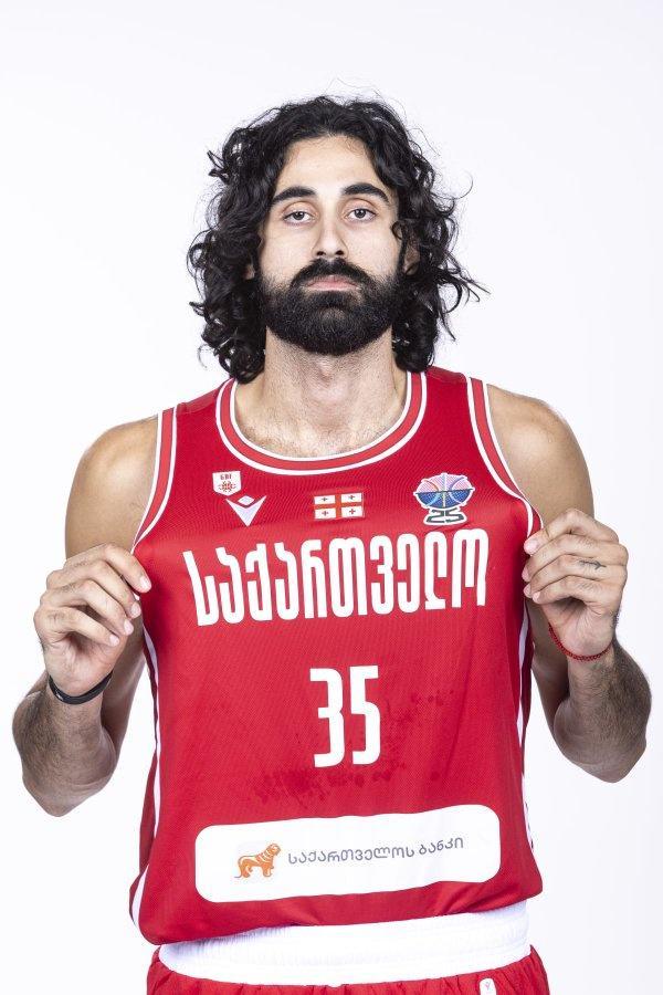 开云官方直播-艺术气息！魔术&amp;amp;格鲁吉亚中锋比塔泽在社交媒体晒出自己的新造型